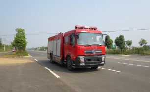 東風(fēng)天錦泡沫消防車(chē)..