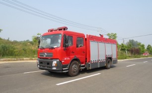 東風天錦水罐消防車..